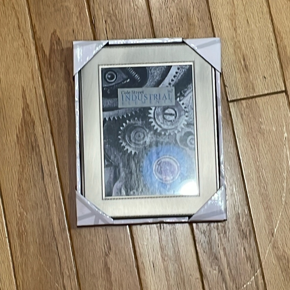 Cole Street Industrial Elements 5x7 Picture Frame. NWT